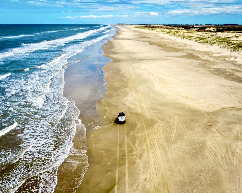 A stunning view of Praia do Cassino, the longest beach in the world, stretching 254 kilometers from Rio Grande to the Uruguayan border.